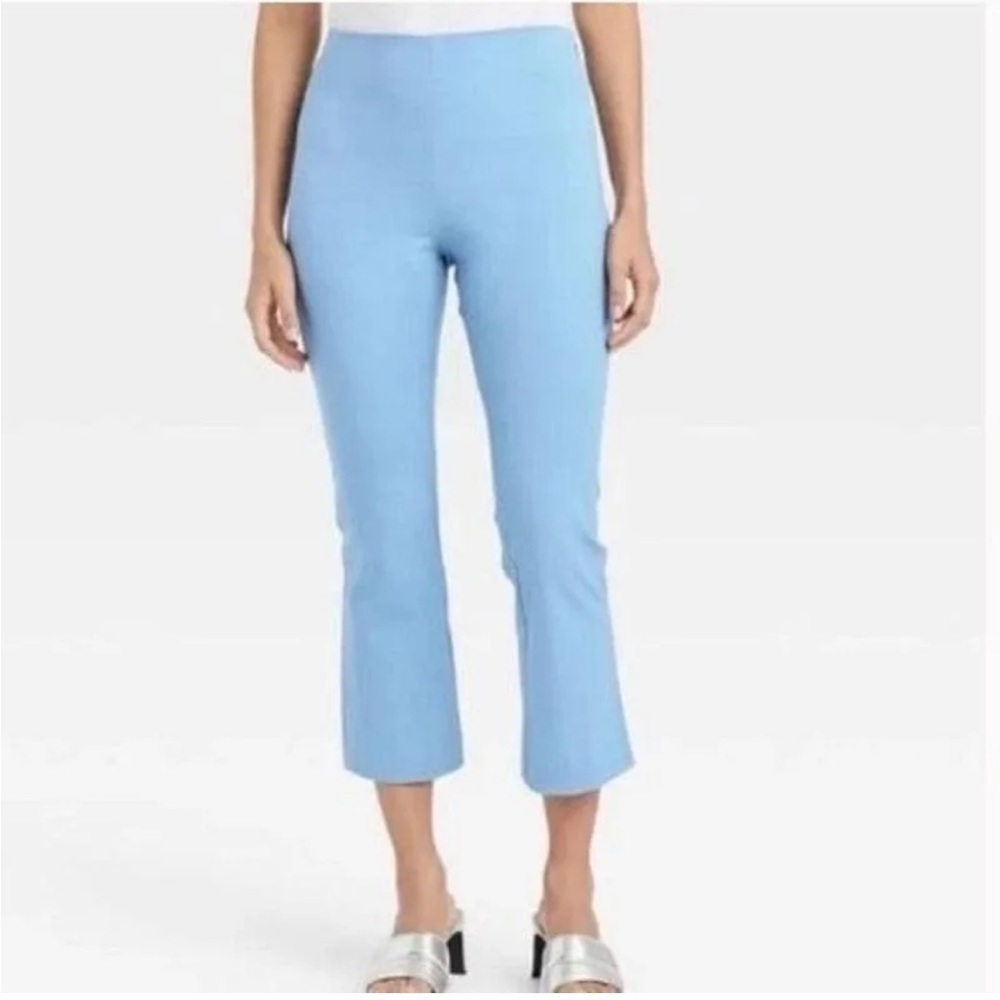 EUC A new day Women’s flare trousers 💙🦋